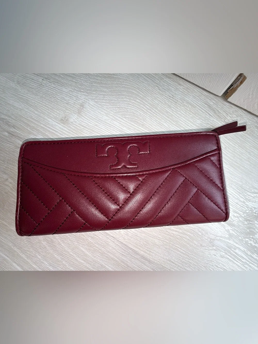 Tory Burch chevron leather long snap wallet great condition T logo